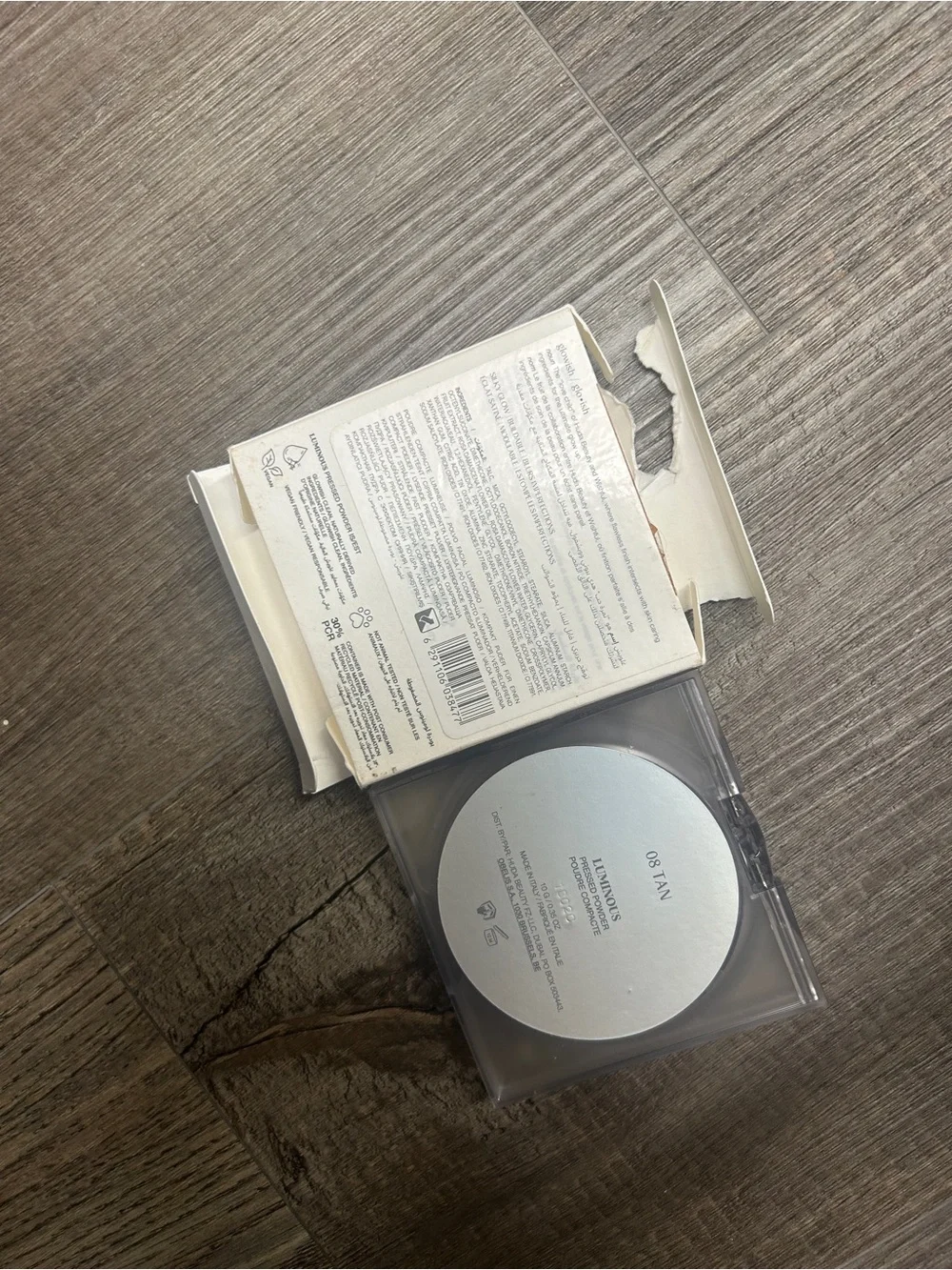 Huda Beauty glowish pressed powder